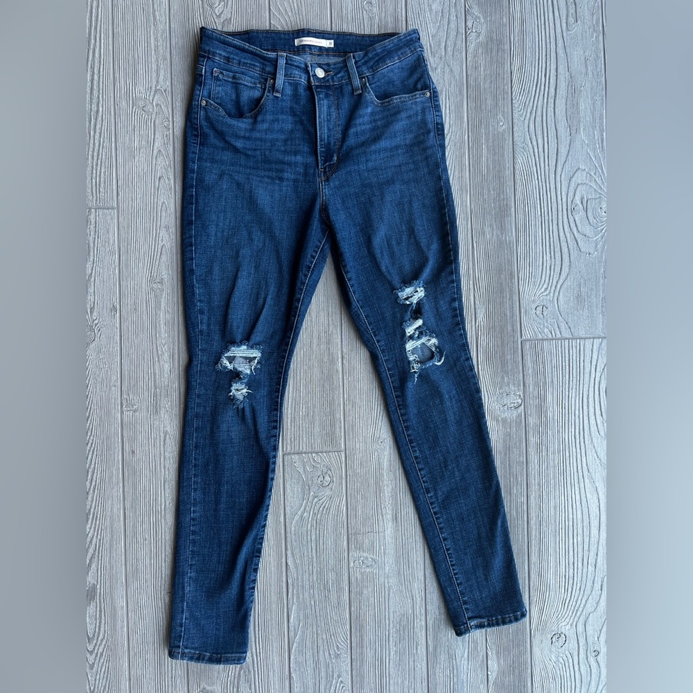 Levi’s 721 High Rise Distressed Skinny Size 31 31x29